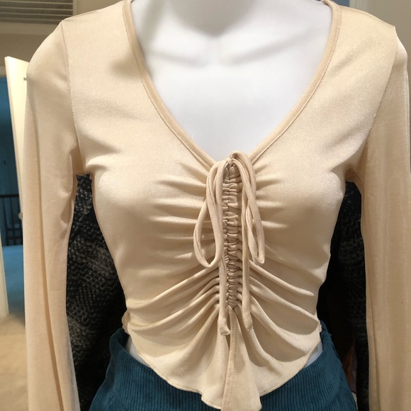 Forever 21 cream color top. NWOT size small - Picture 1 of 4